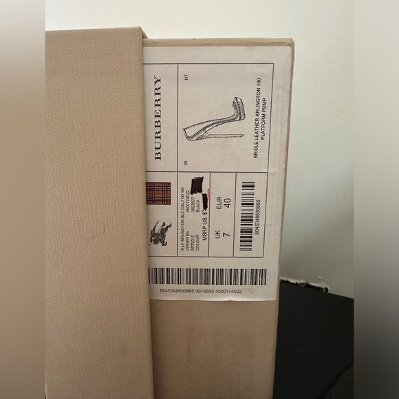 Burberry heels size 9 gentle use box included size 40 - Picture 2 of 5